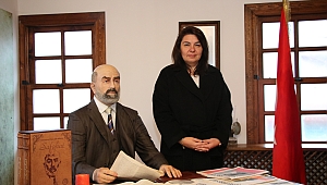 JÜLİDE İSKENDEROĞLU'NDAN ANLAMLI MEHMET AKİF ERSOY MESAJI