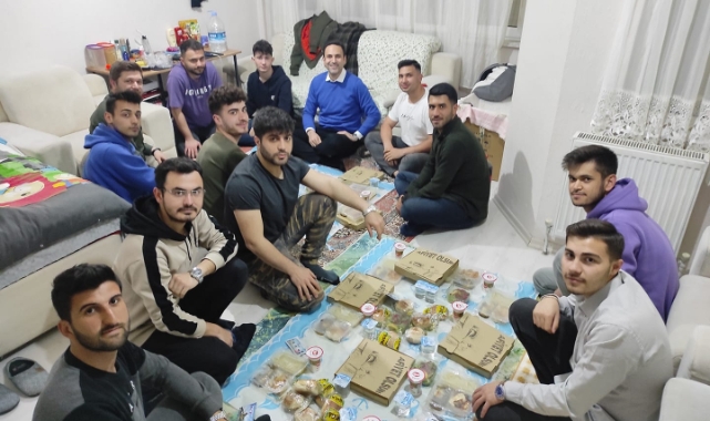 ÜNİVERSİTELİ GENÇLERİMİZİN GÖNÜL SOFRASINA MİSAFİR OLDUK