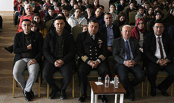 LAPSEKİ'DE MEHMET AKİF ERSOY ANILDI