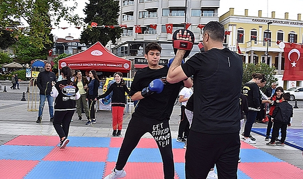 ÇANAKKALE KORDONDA GENÇLİK ENERJİSİ