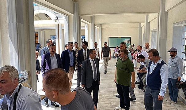 HÜSEYİN AKİF TERZİOĞLU ŞEVKAT YUVASI VAKFI TARAFINDAN AŞURE İKRAMI