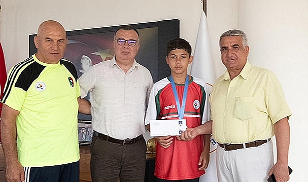 ŞAMPİYON RAKİP TANIMADI