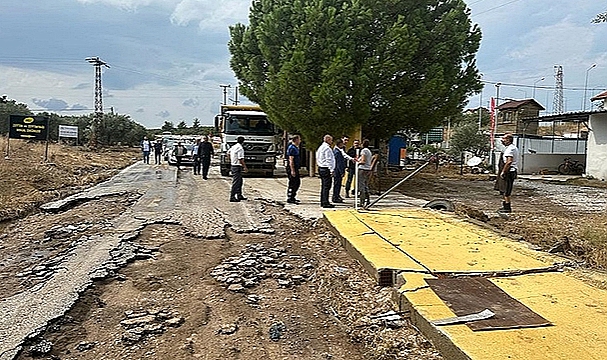VALİ AKTAŞ SELDEN ETKİLENEN GEYİKLİ'DE İNCELEMELERDE BULUNDU