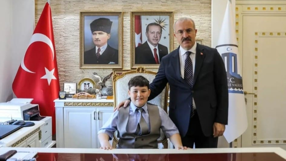Çanakkale’de 23 Nisan Coşkusu: Vali Koltuğu Vatan Cesur’un