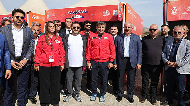 GÖKÇEADA HAVALİMANI'NDA TEKNOFEST 2025 COŞKUSU: GENÇLER TEKNOLOJİYİ YARIŞTIRDI