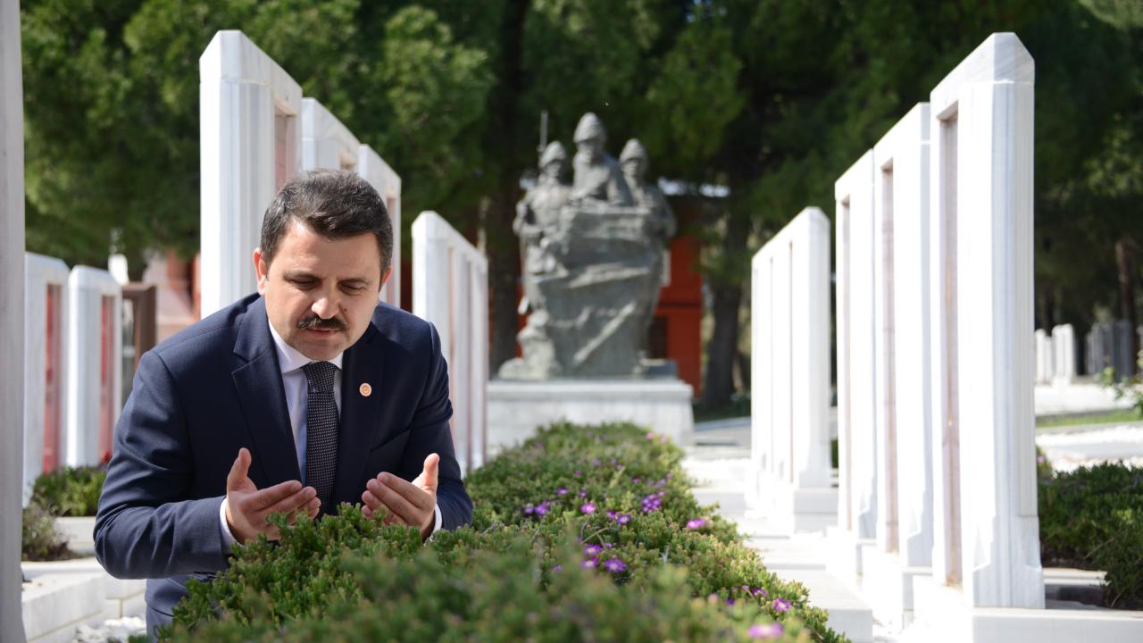Bugün 18 Mart. Zafer günümüzdür. Kutlu olsun.