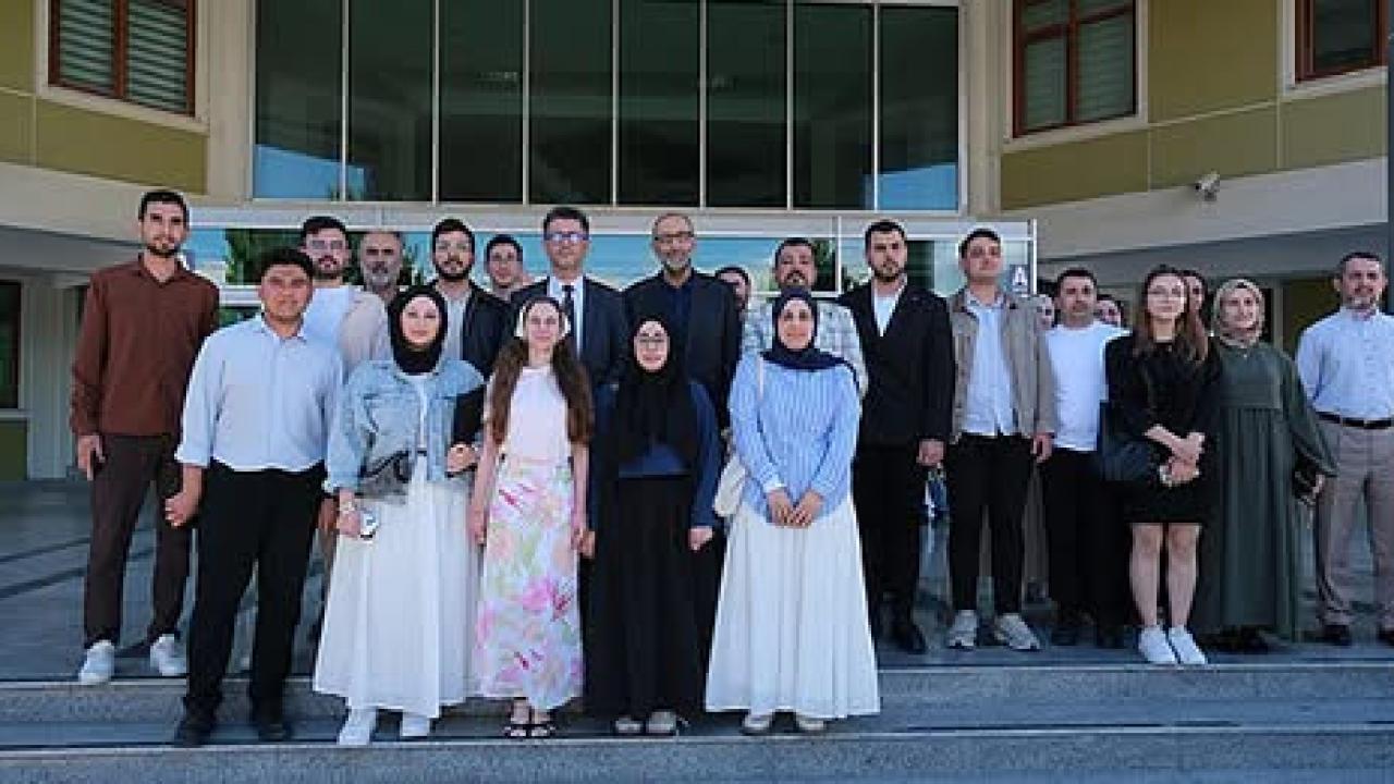 REKTÖRLE FACE2FACE ETKİNLİĞİ İLAHİYAT FAKÜLTESİ'NDE GERÇEKLEŞTİRİLDİ