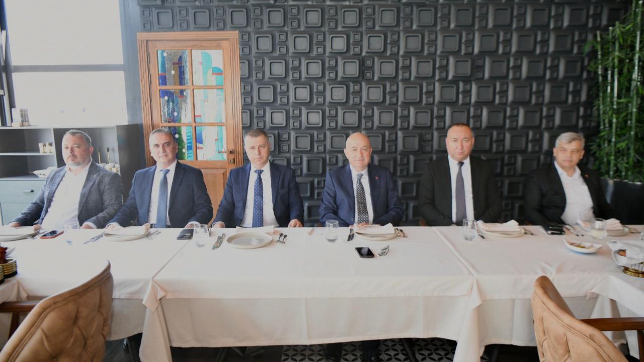 “BİZİM GÜNDEMİMİZDE KAVGA DEĞİL, HİZMET VAR.”