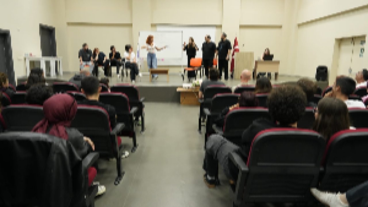 Çanakkale Sosyal Bilimler’de “Taş Kağıt Makas” Sahne Aldı